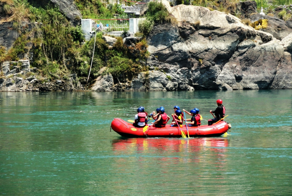 Rishikesh Travel Guide: Best Places, River Rafting & Ashrams